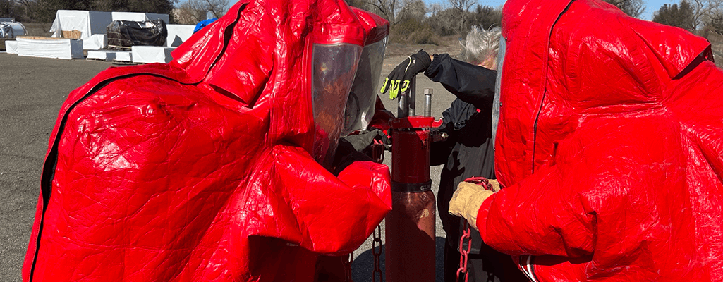 workers-in-hazmat-suits